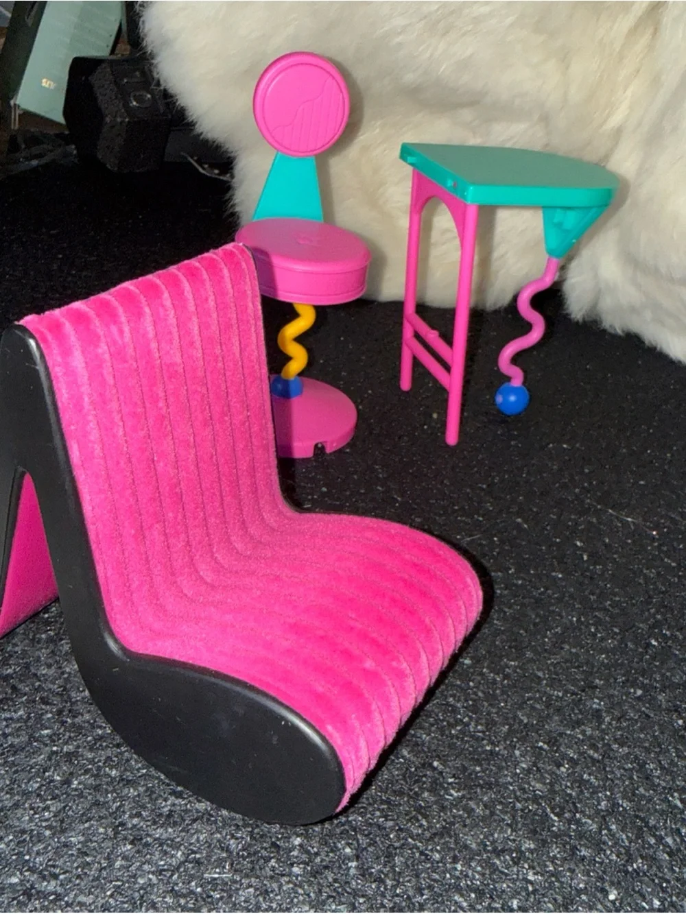 LOL Suprise furniture
